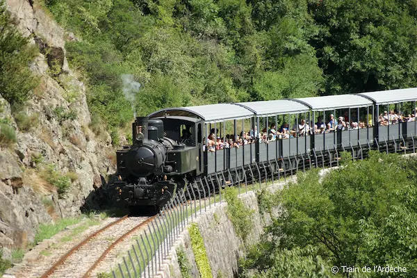 Train de l’Ardèche dans la vallée et gorges du Doux