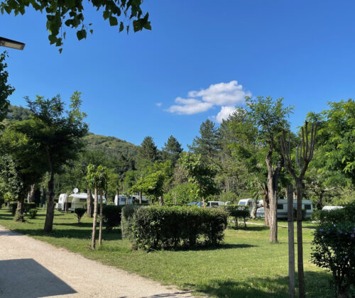 Les emplacementsDie Stellplätze des Campingplatzes